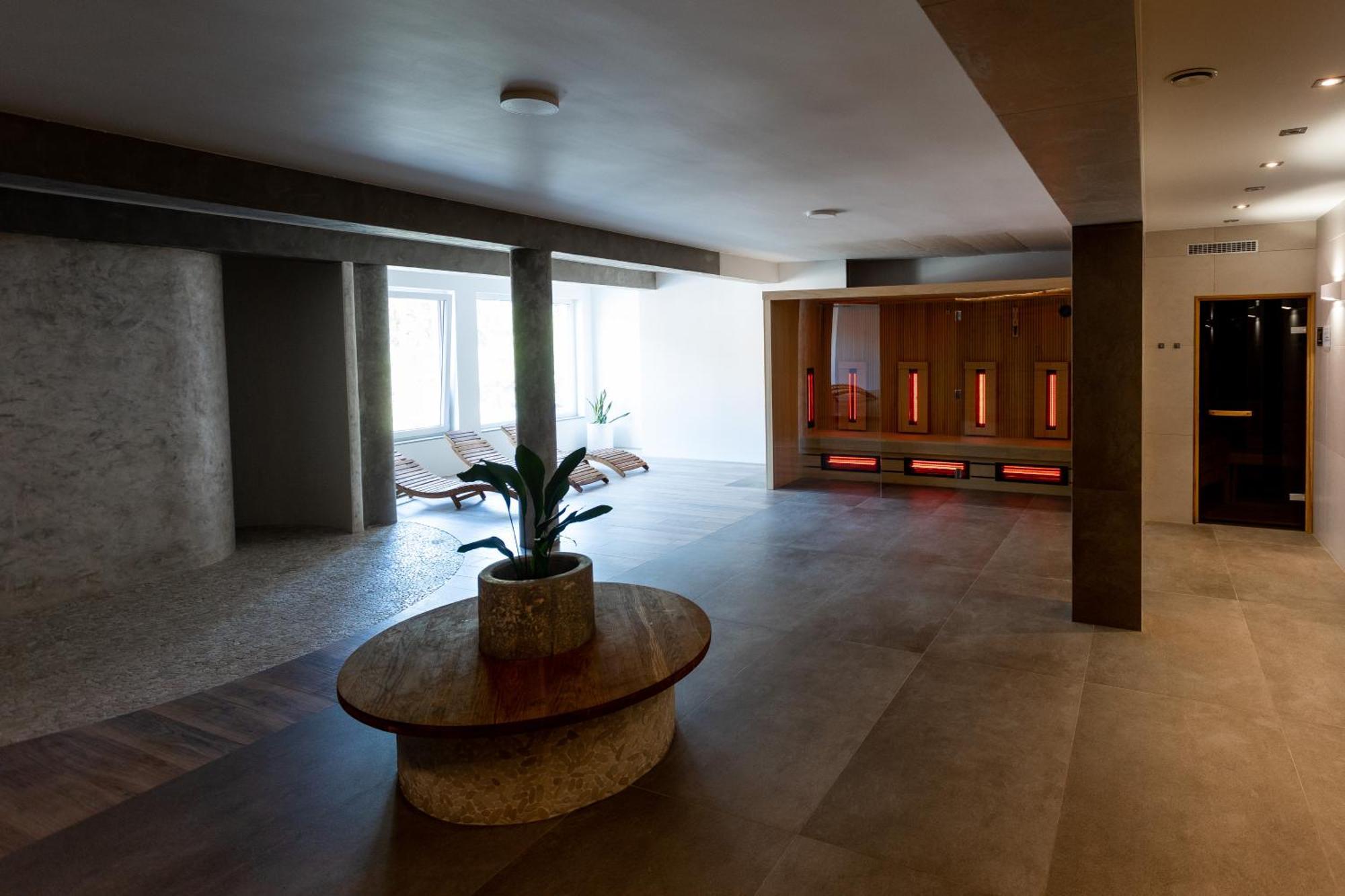 Four Winds Apartahotel
